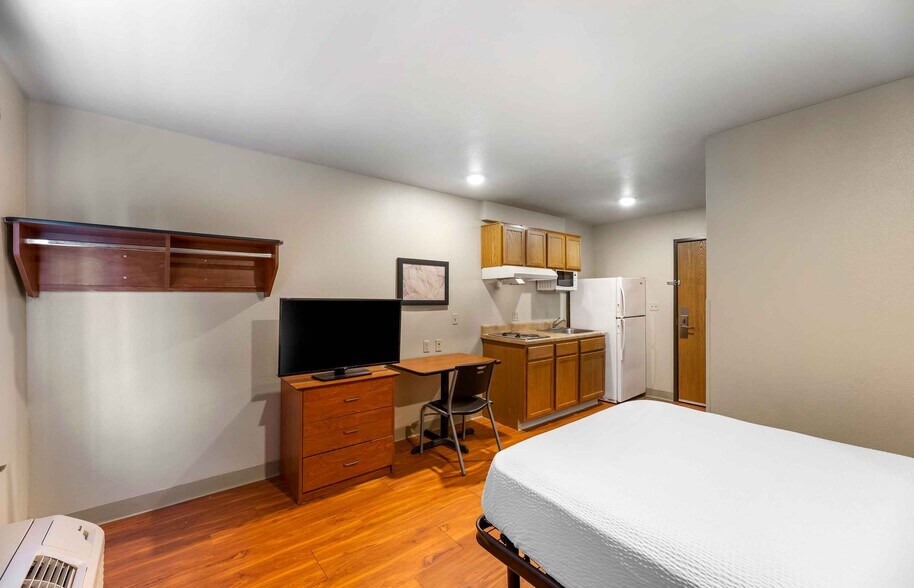 Building Photo - Furnished Studio-Lubbock - South