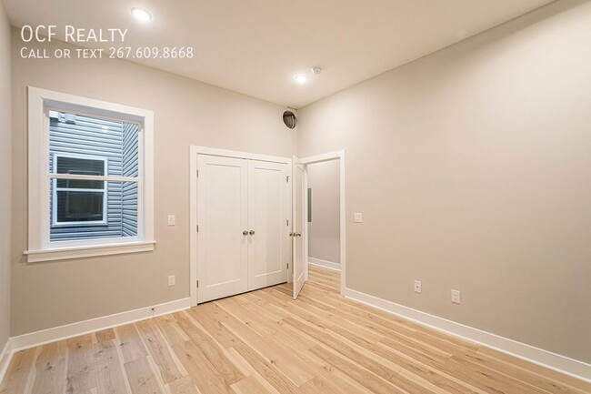 Building Photo - Two Bedroom West Kensington Apartment