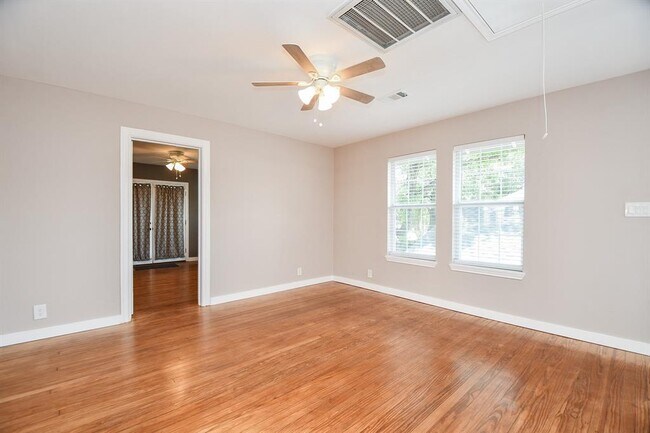 Building Photo - 1525 Studewood St
