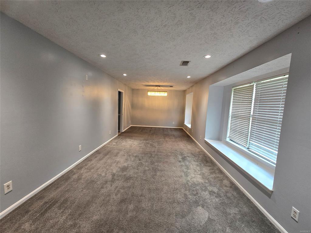 Building Photo - 2240 W Aberdeen Dr