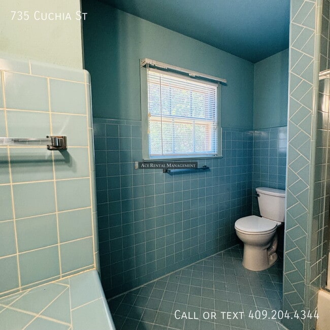Building Photo - 735 Cuchia St