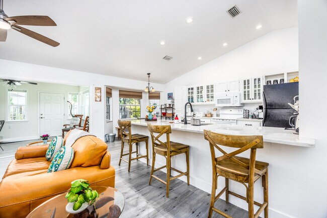 Building Photo - 4726 NW 27 Pl