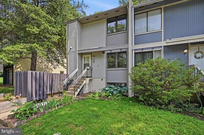 Building Photo - 2242 Cartwright Pl