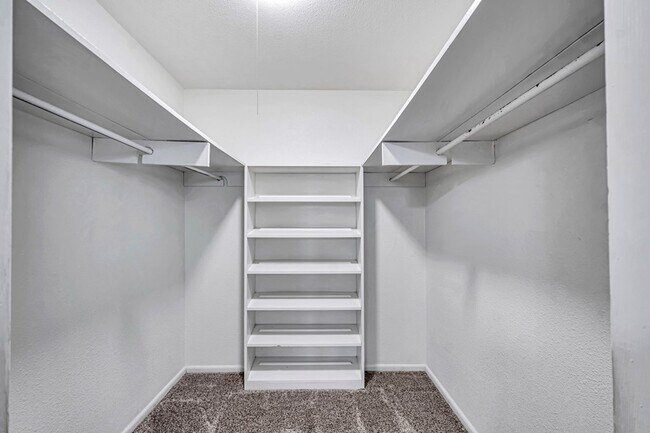 Building Photo - 1300 Bonham Ave