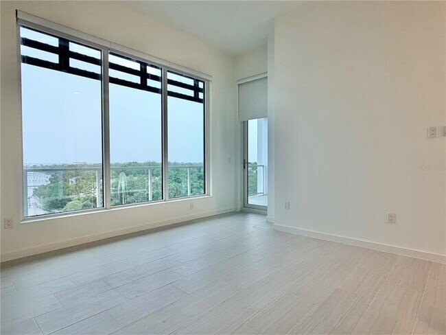 Building Photo - 920 N Osceola Ave