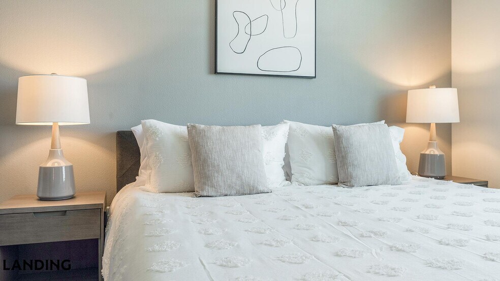 Building Photo - 2995 Railside Lp