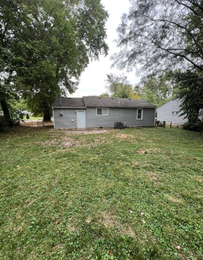 Building Photo - Stylish 2-Bed Home with Modern Kitchen & S...