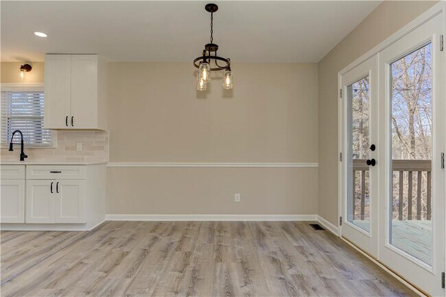 Building Photo - 637 Wedgewood Dr