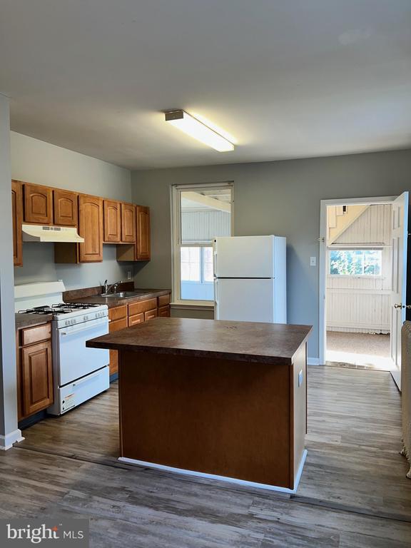 Building Photo - 129 W Miner St