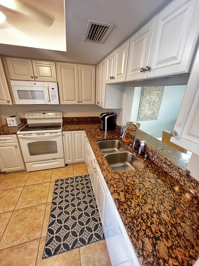 Building Photo - 3813 SE 11th Pl