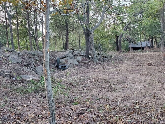 Building Photo - 4 bedroom house, Van Buren