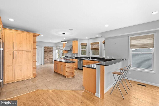 Building Photo - 19451 Youngs Cliff Rd