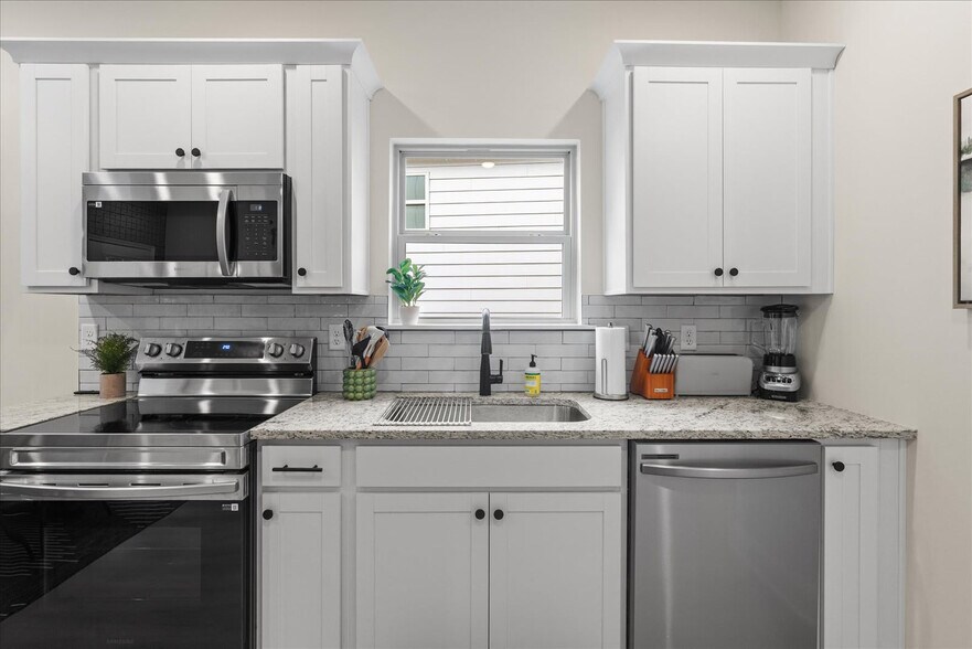 Building Photo - 323 Kelly's Ferry Pl