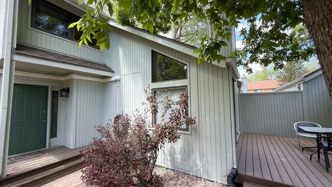 Building Photo - Great Townhome in Mid Town Fort Collins