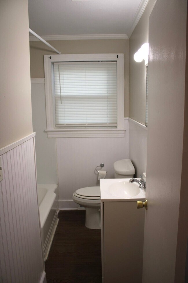 Building Photo - 692 Brookdale Dr