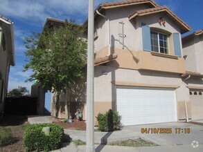 Building Photo - La Sierra Spacious Townhouse