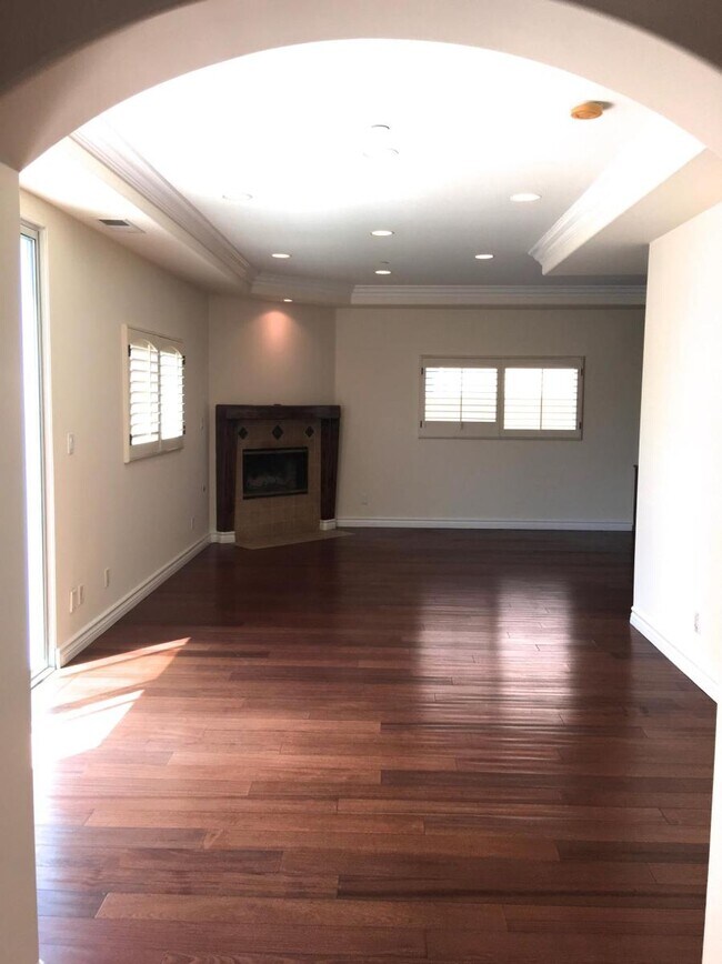 Building Photo - 2022 Plant Ave