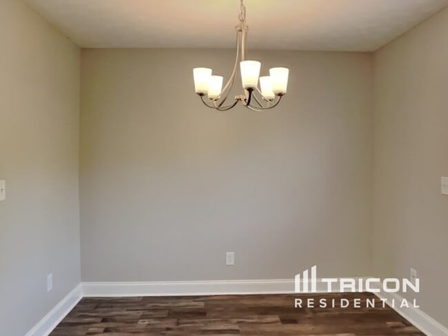 Building Photo - 1020 Berra Dr