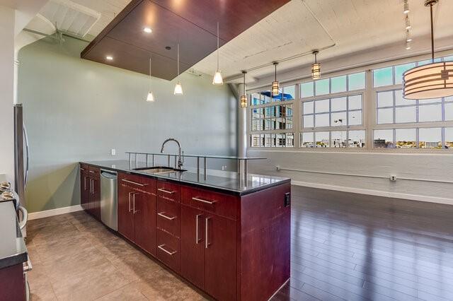 Building Photo - 2600 W 7th St