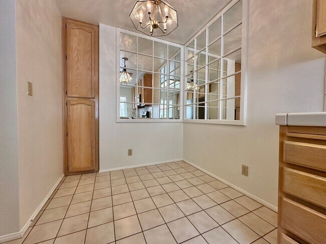 Building Photo - Desirable Tri-level Townhome in Carlsbad!
