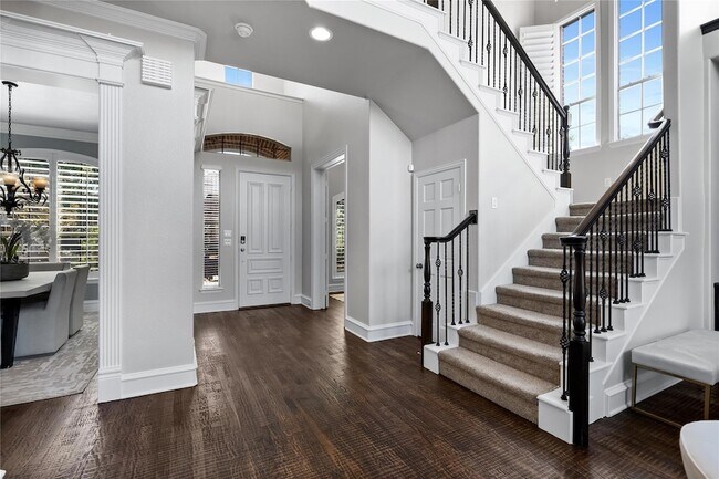 Building Photo - 1908 Thorndale Cir