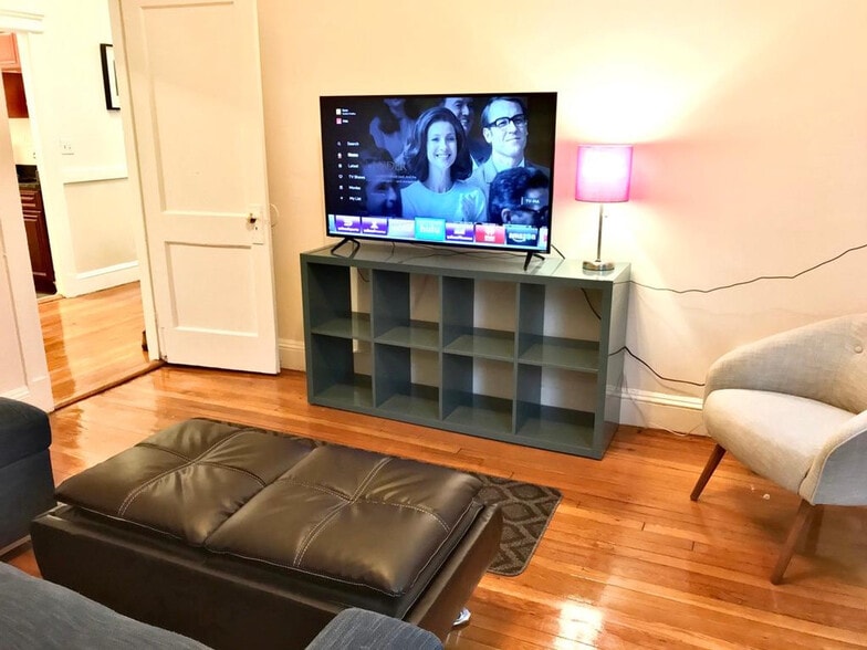 Building Photo - 109 Strathmore Rd