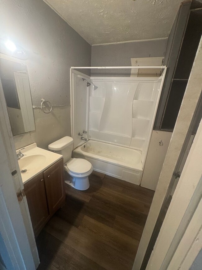 Building Photo - Beautiful 3 bedroom home