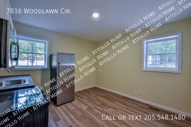 Building Photo - 7816 Woodlawn Cir