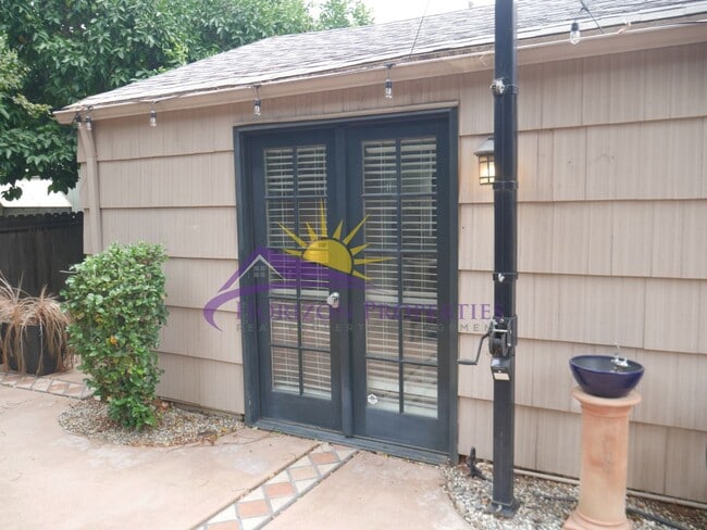 Building Photo - 841 Robertson Way