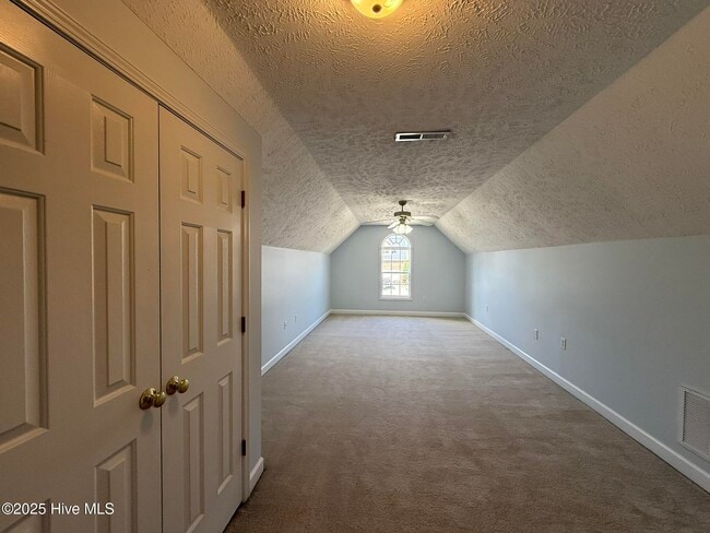 Building Photo - 135 Newington Way