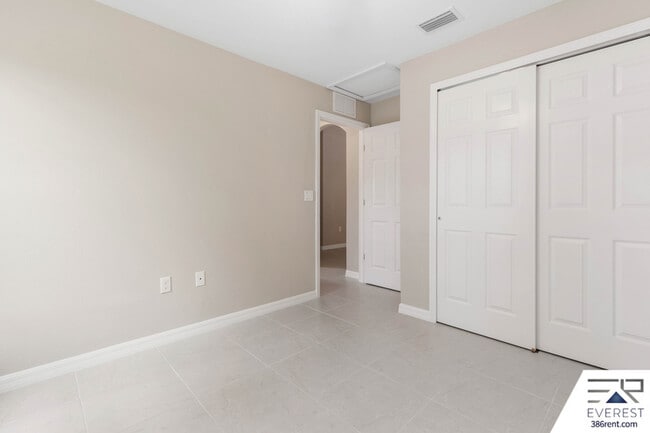 Building Photo - 16 Squanto Pl