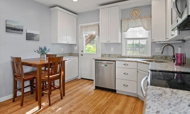 Building Photo - 45 Princeton Rd