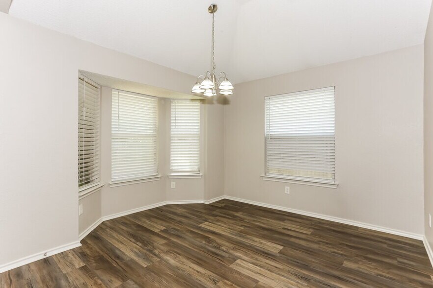 Building Photo - 1512 Fern Dr