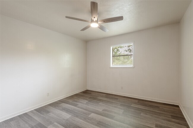 Building Photo - 525 12th St