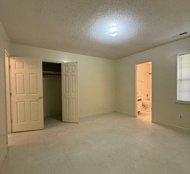 Building Photo - 3200 Parkway Ct