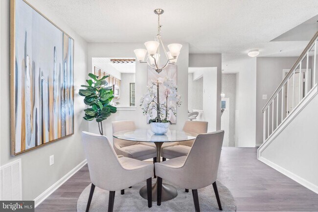 Building Photo - 7820 Somerset Ct