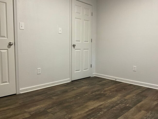 Building Photo - $1,200.00 Move-in-Special