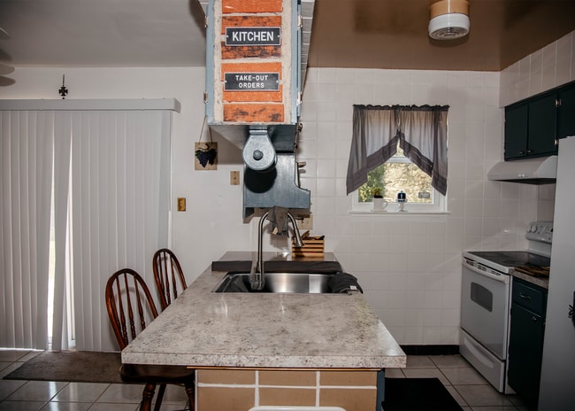 Building Photo - 506 Circle Dr