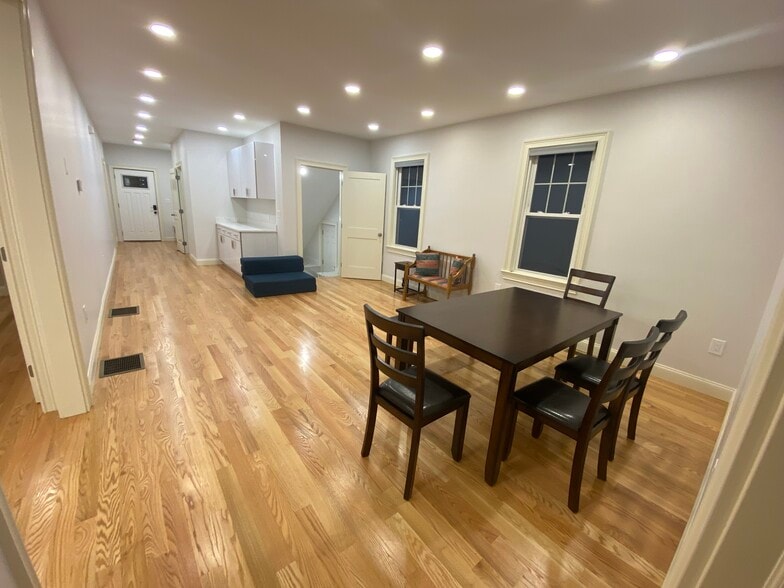 Living room - 585 Highland Ave
