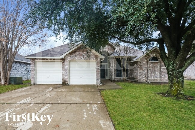 Building Photo - 136 Woodcreek Dr