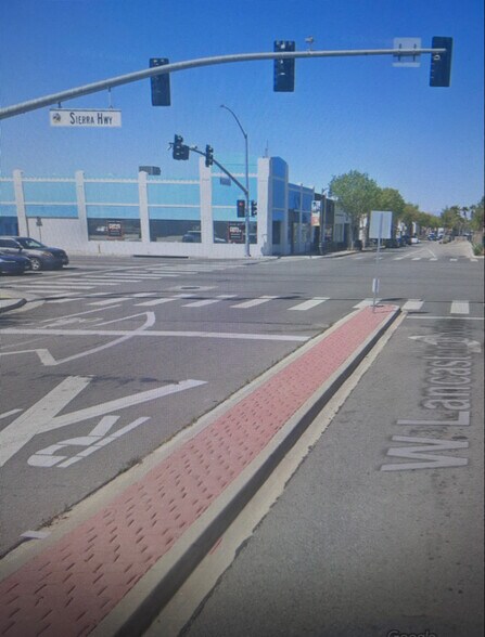 Building Photo - 311 W Lancaster Blvd