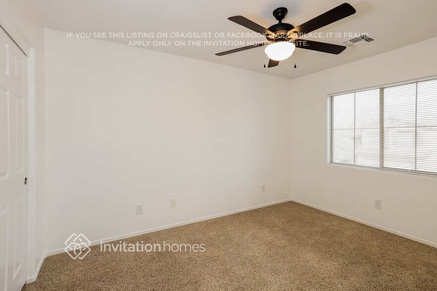 Building Photo - 39137 N Parker Ln