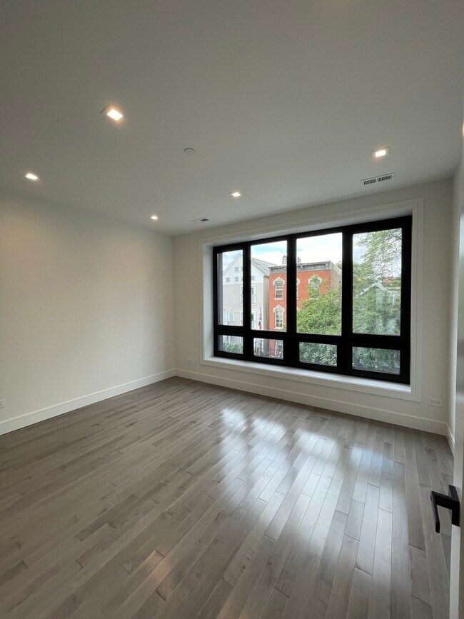 Building Photo - 719 N Elizabeth St