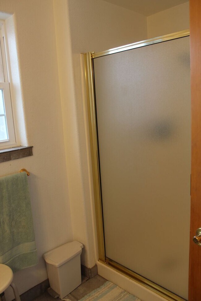 Building Photo - Gorgeous