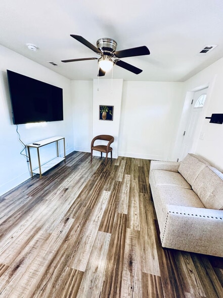 Building Photo - 401 Cedar Lane Rd