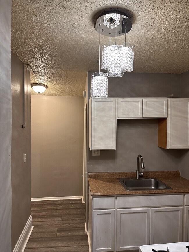 Primary Photo - 330 Raymond St