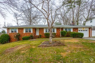 Building Photo - 3 Bedroom 2 Bath in East Brainerd