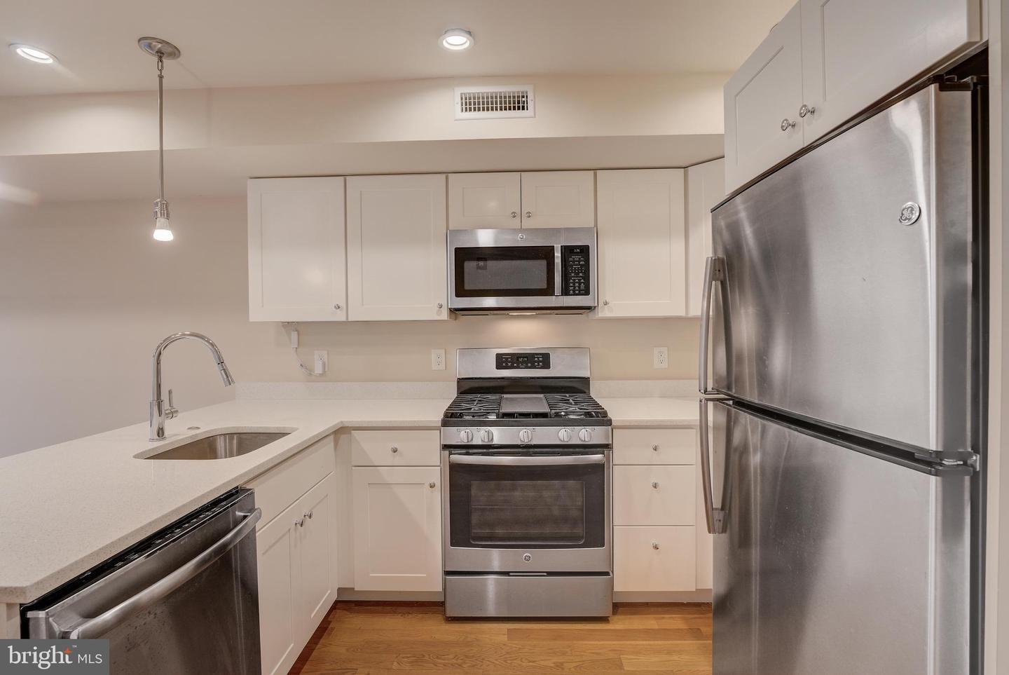 Building Photo - 1821 Carpenter St