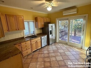 Building Photo - 28 Montfern Ave