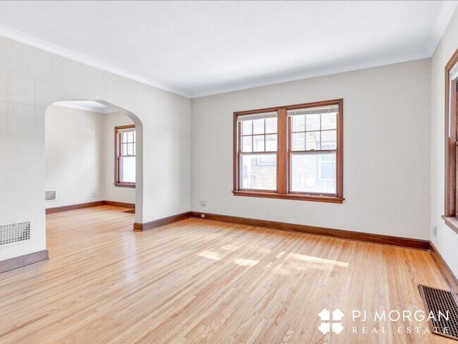 Building Photo - 2 bedroom duplex for rent in Midtown!